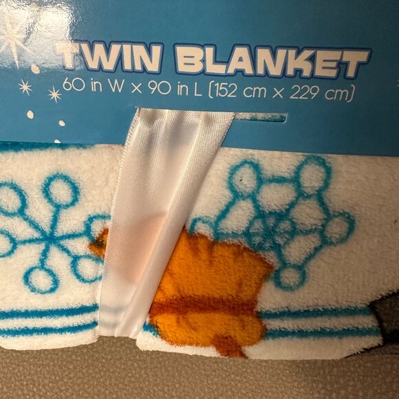 Frosty The Snowman Throw Blanket 60”x90” Plush Snowflakes NWT - Picture 3 of 3